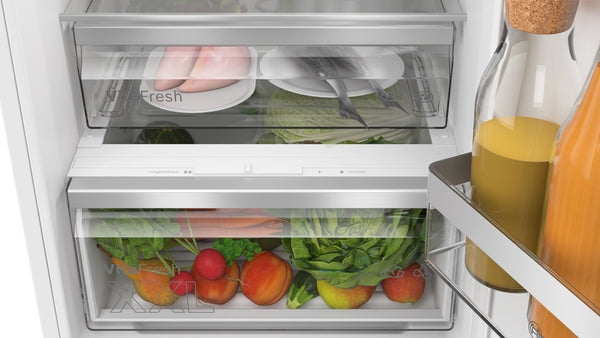 Bosch Series 4, Built-in fridge-freezer with freezer at bottom, 177.2 x 54.1 cm, sliding hinge FROST FREE
